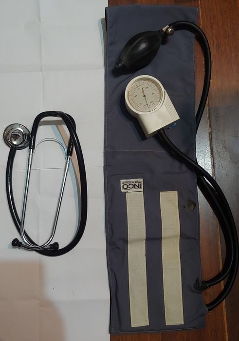 Ciśnieniomierz stary z prl-u z etui