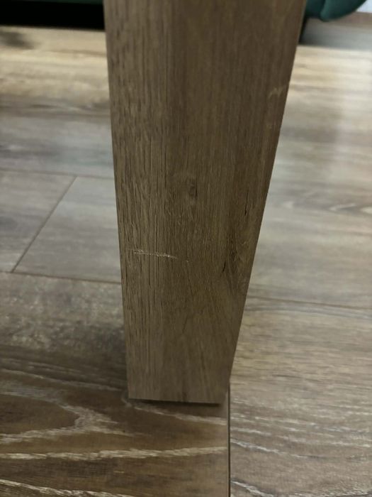 Stół z kompletem krzeseł