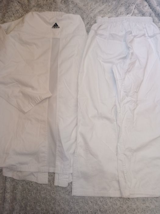 Шлём для заняття єдиноборств ( тхеквандо)