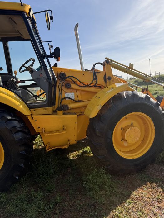 Jbc 4 cx 2001 com 7500 horas