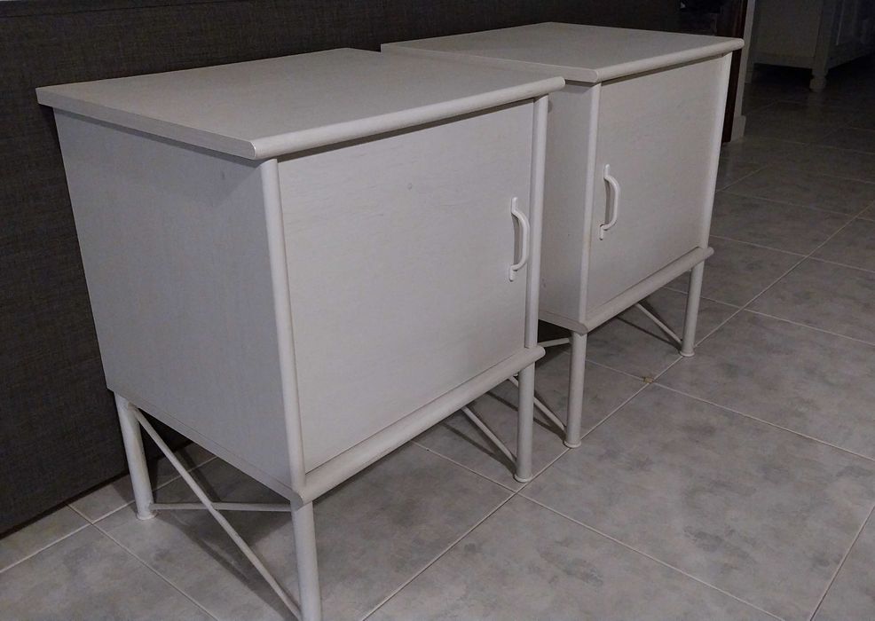 Mesas cabeceira de madeira Ikea