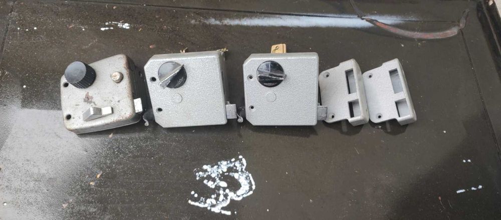 Замок гаражний, дверей накладний,