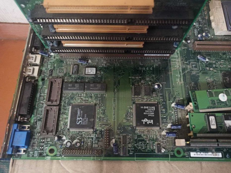 Мат. плата IBM 1996 Intel 430HX (стан невідомий)