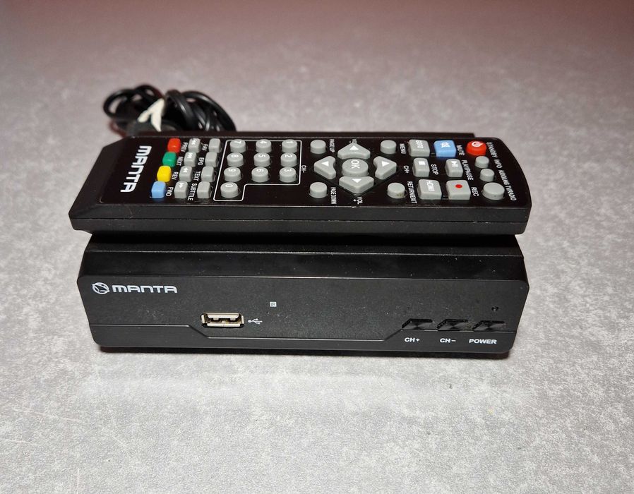 Dekoder tuner Manta DVBT010S HD z pilotem
