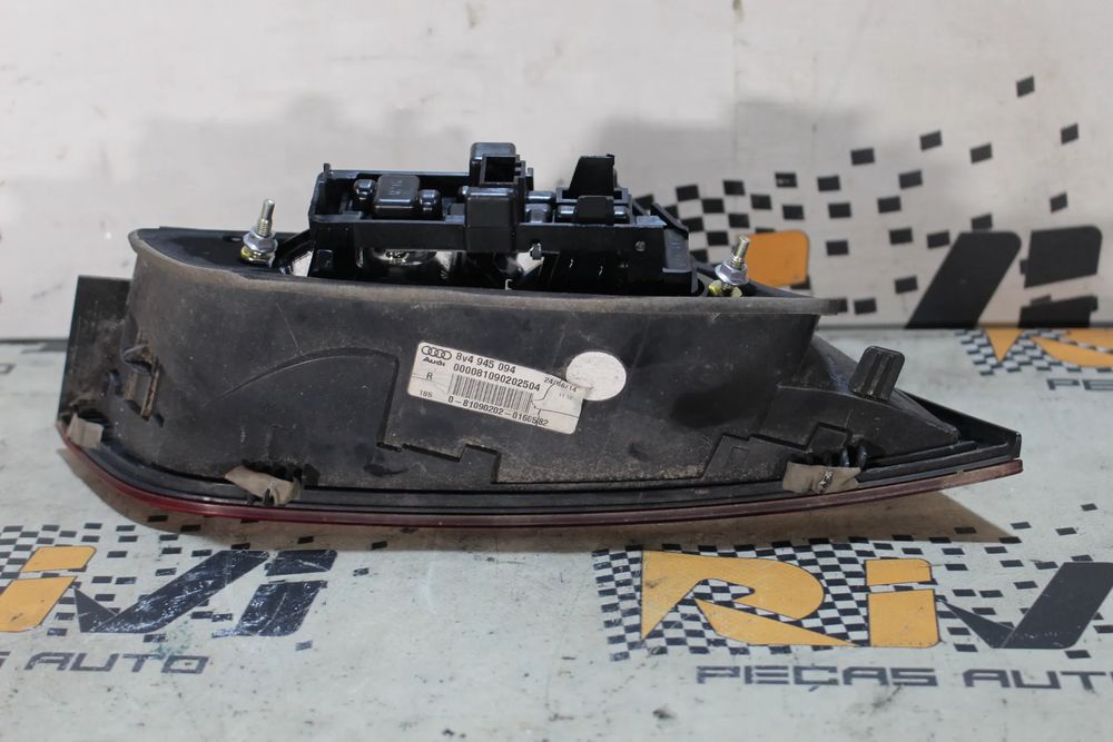 Farolim da mala direito AUDI A3 Sportback (8VA, 8VF)