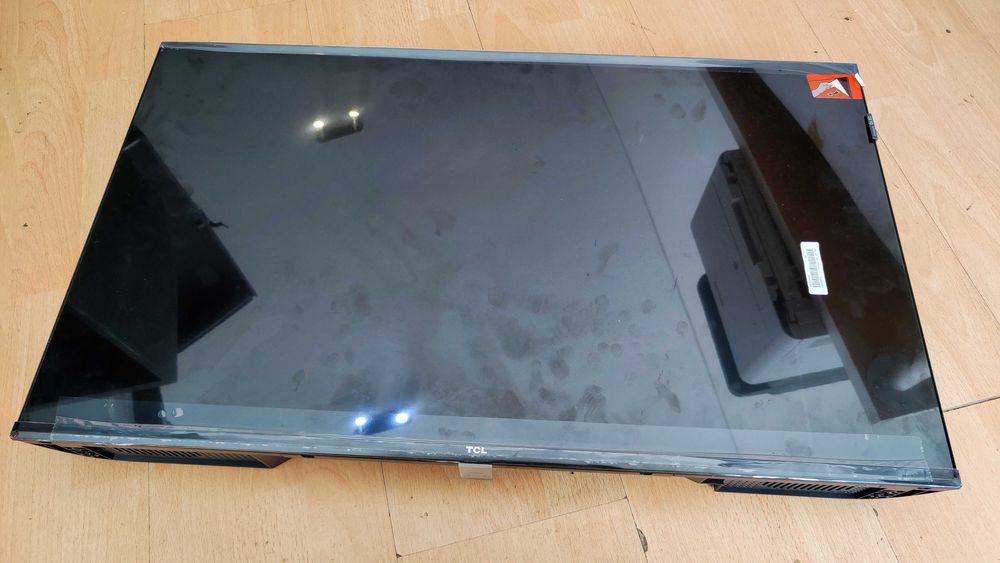 Smart TV TCL 32S5K QLED 32" - Para Peças (Ecrã Partido)