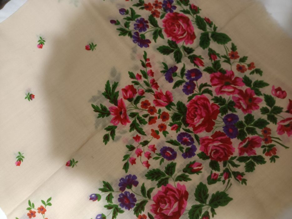 хустка українська шерсть  з етикетками