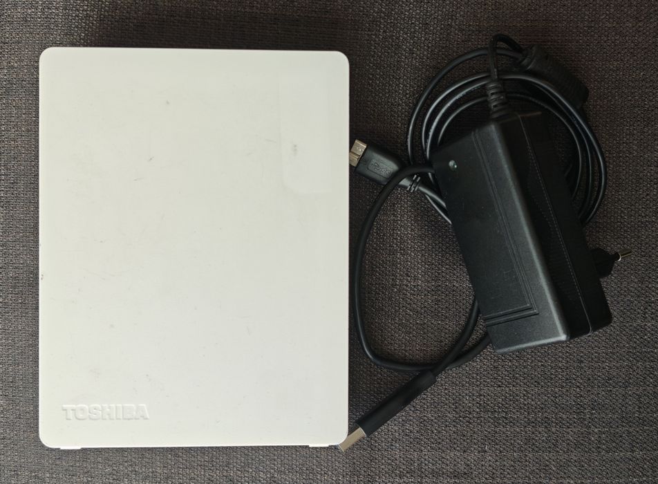 Zewnętrzny dysk twardy firmy Toshiba w środku Maxtor 250GB