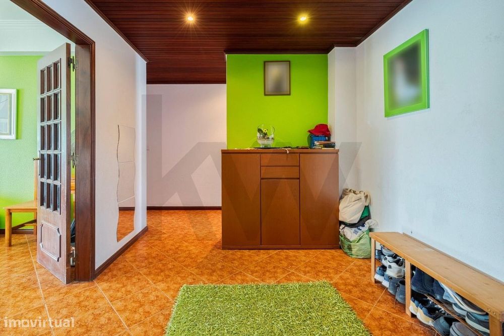 Apartamento T3 com Varanda e Vista para a Serra da Arrábida – Praça de