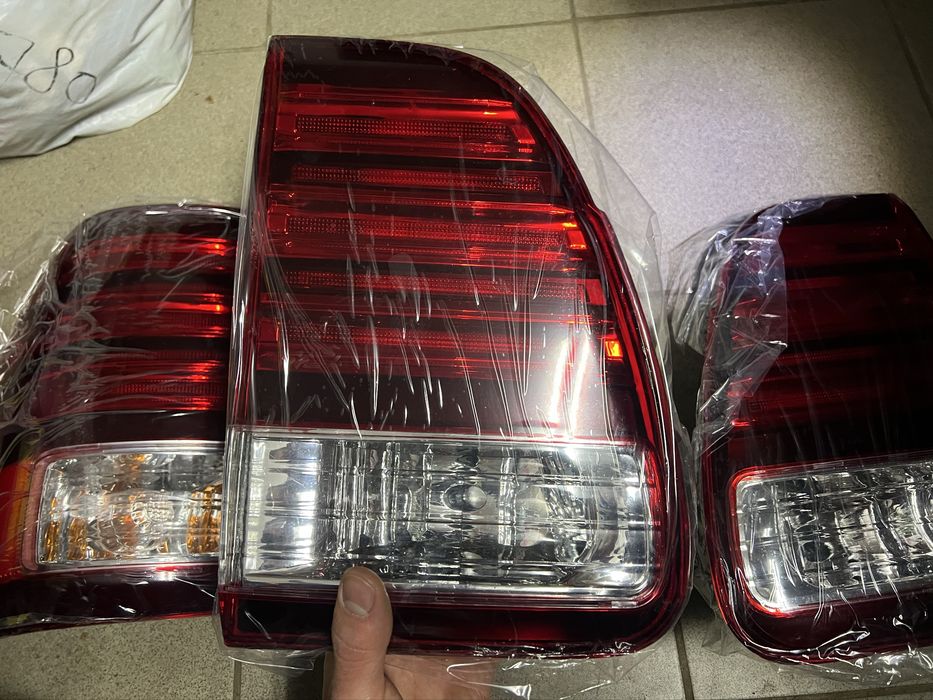 Продаю НОВІ задні рестайлінгові діодні фари на Лексус Лх 470