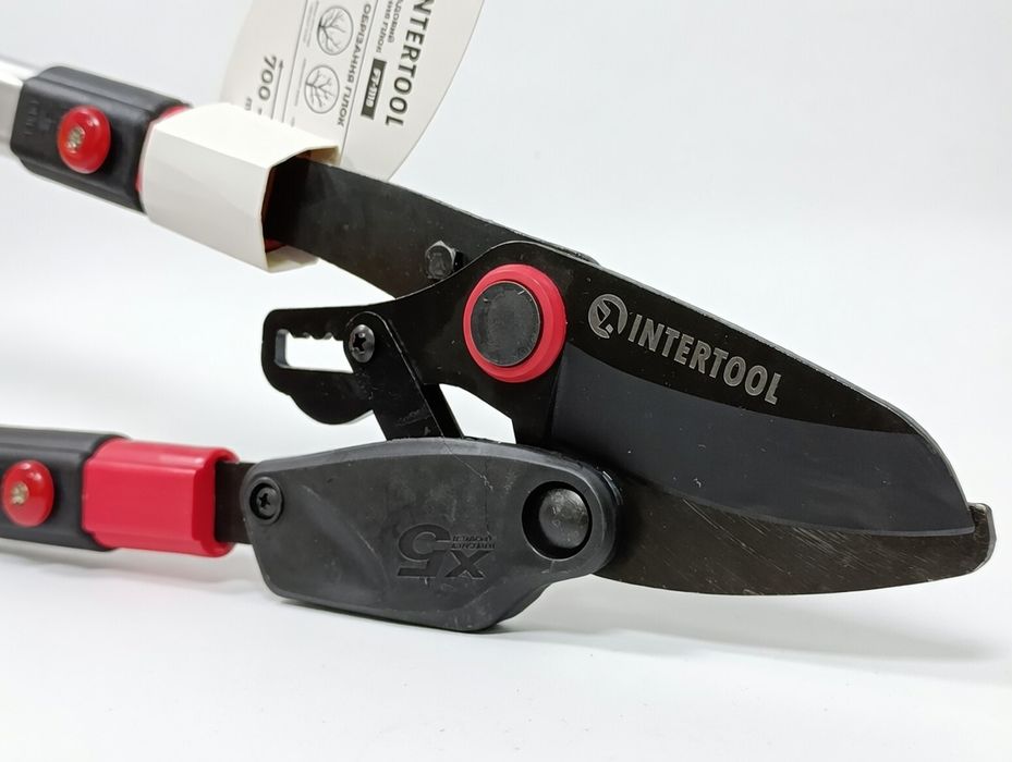 Сучкоріз садовий для обрізання гілок  700-1030 мм INTERTOOL FT-1118