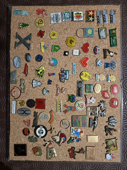 Pins de coleção de diversos temas