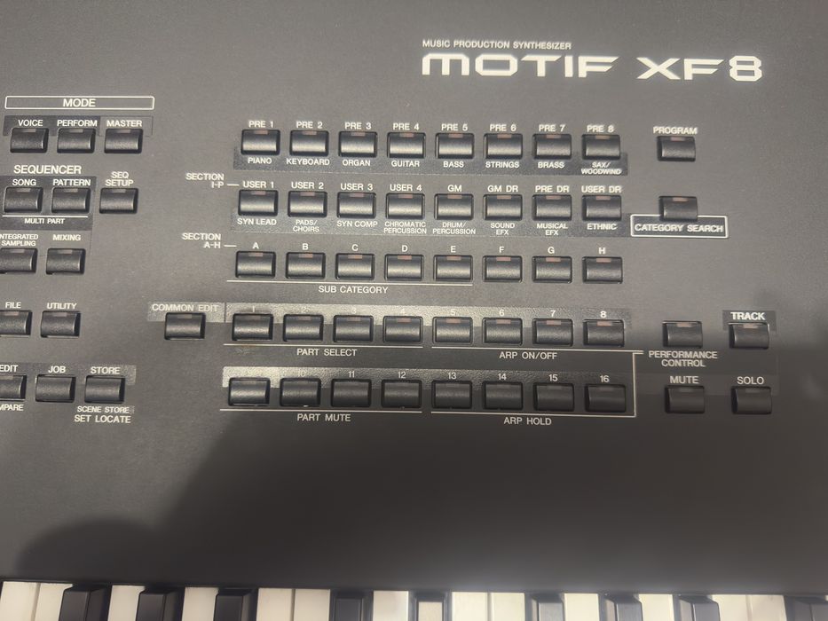 Vendo Yamaha Motif XF8 mais a Flightcase com rodas