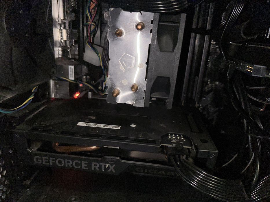 Продам відеокарту NVIDIA GeForce RTX 4060 8GB