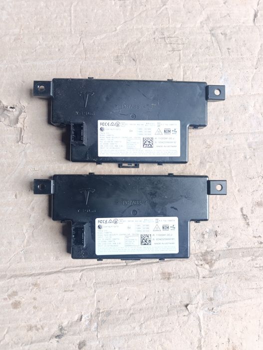 Блок взаимодействия с коючом Tesla Model 3 . Y 2020->г Оригинал.