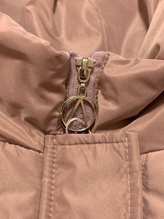 Демісезонна жіноча куртка