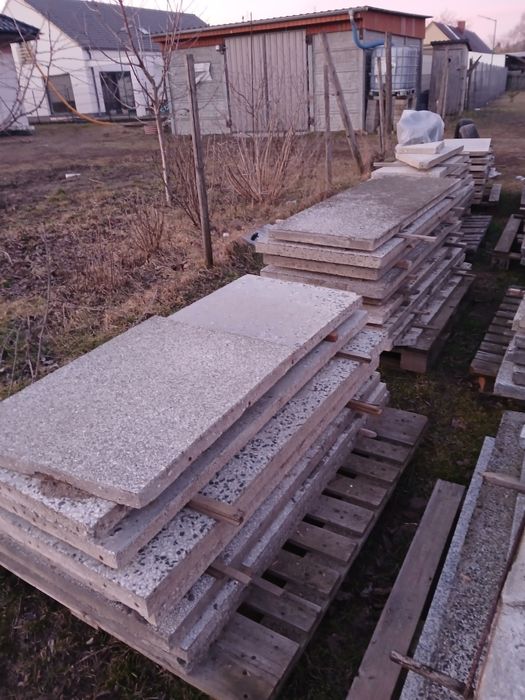 Odpady kamienne  na ścieżkę