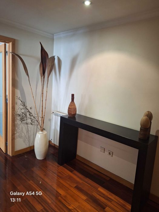 Aluga-se T3 mobilado e com garagem