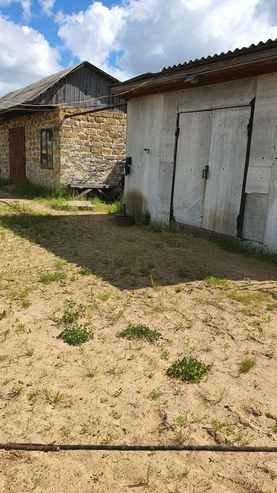 Діючий кар’єр габро з власним парком техніки та інфраструктурою
Діючий