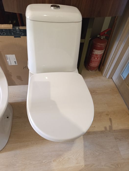 Продам Унитаз б/у.биде б/у