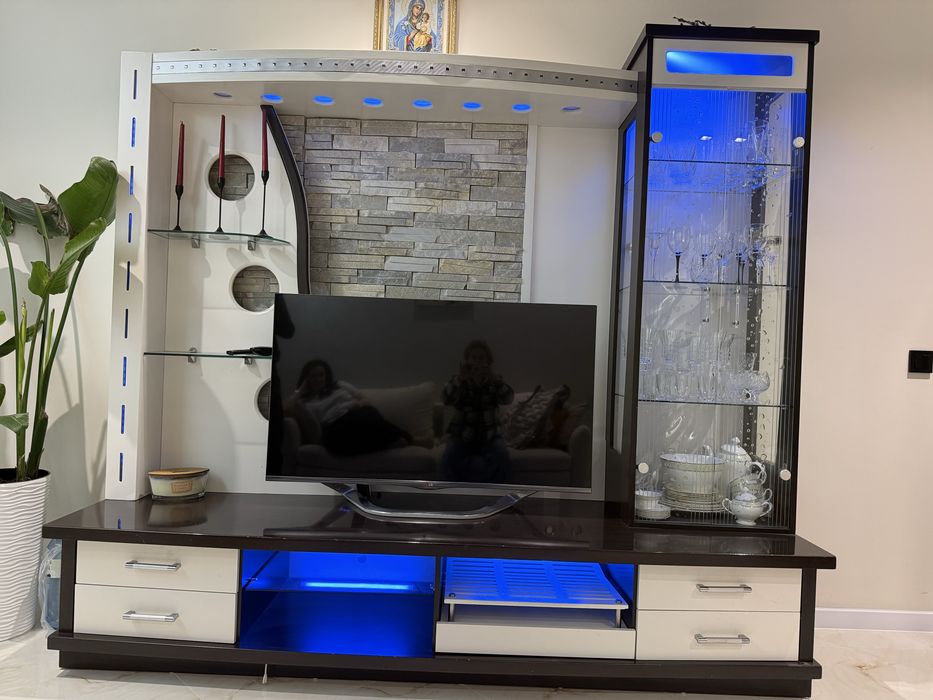 Продам стенку  у вітальню