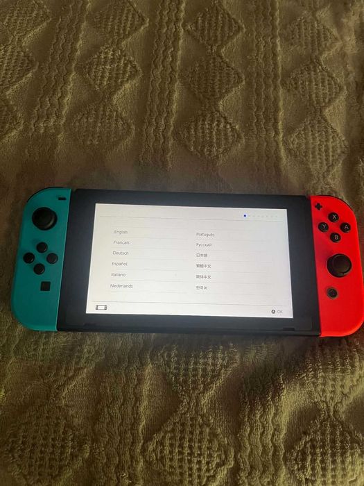Nintendo Switch 1 + etui + 2 gry