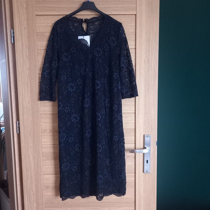 Koktajlowa Sukienka ciążowa koronkowa bardzo elastyczna mamalicious ro