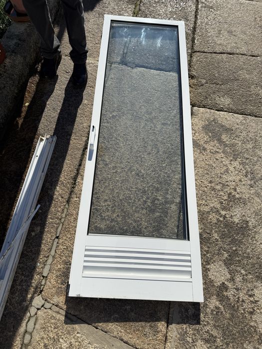 Portada com caixilharia