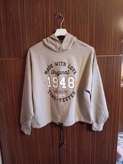 Sprzedam jasną bluzę ze sznureczkiem na dole