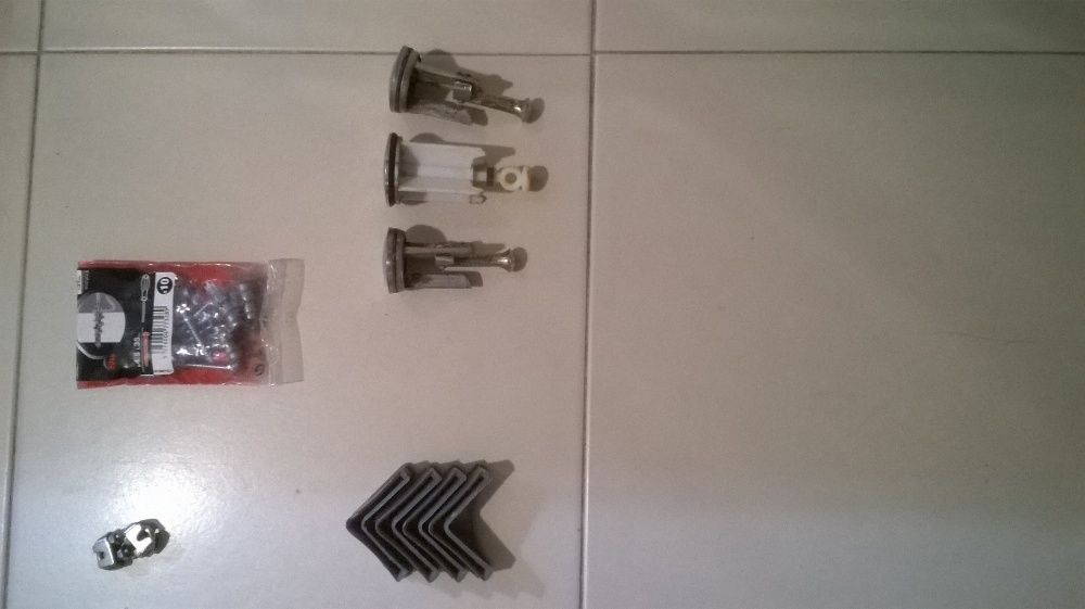 Parafusos pladur, suportes calhas, vedantes lavatório