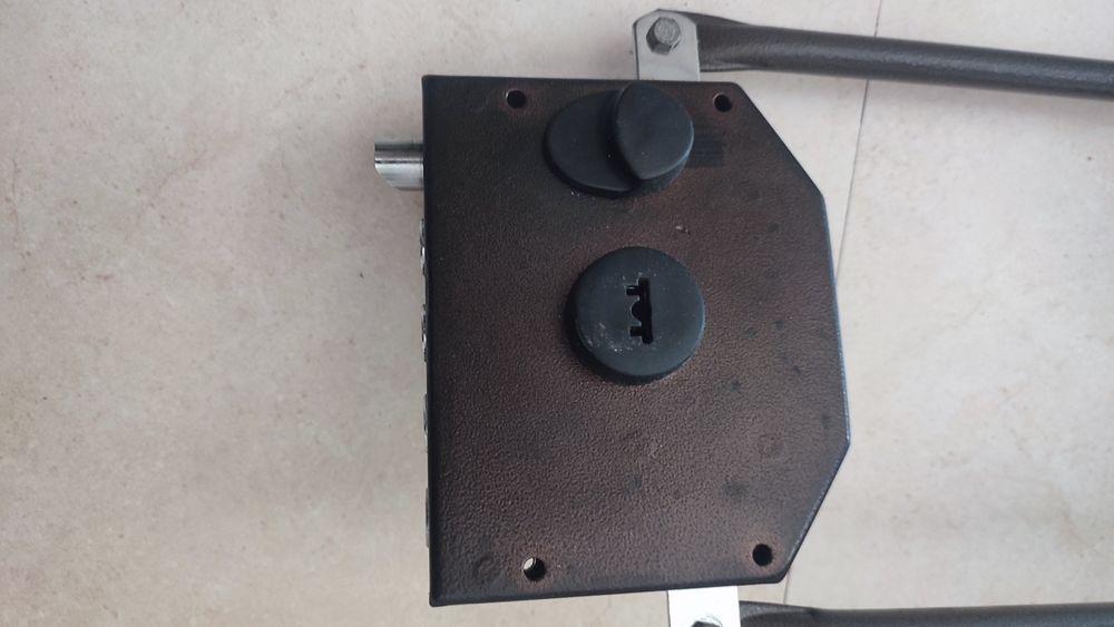 Fechadura ISEO  alta segurança lado Direito