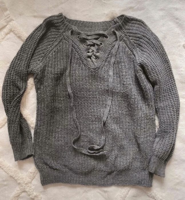 Modny sweter sznurowany dekolt; jesień zima; Made in Italy S/M