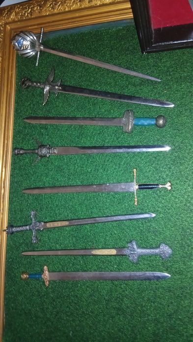 Colecao30  Espada minitura por 250  €