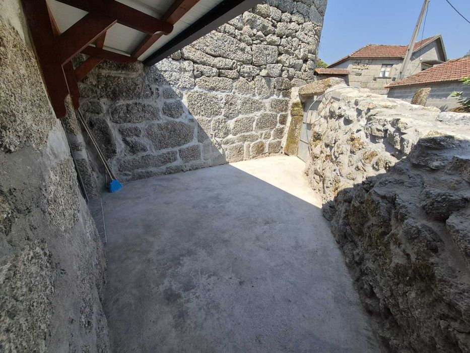 Casa T2 em pedra renovada – Vieira do Minho (próxima de Gerês)