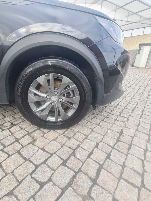 Peugeot E 2008 como novo