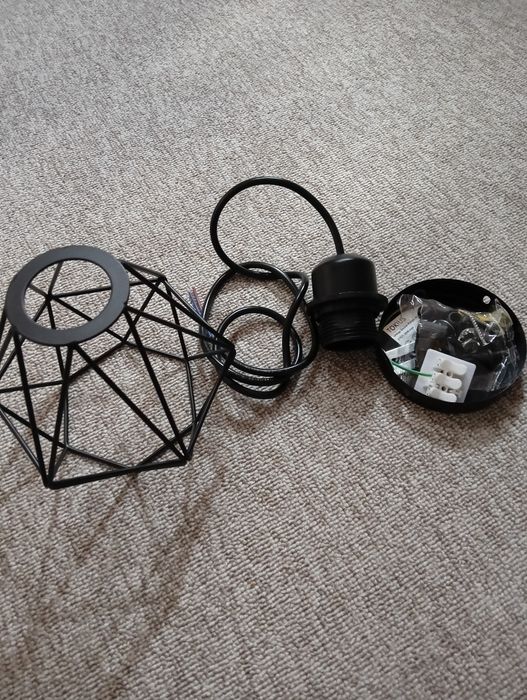 Nowy żyrandol wiszący