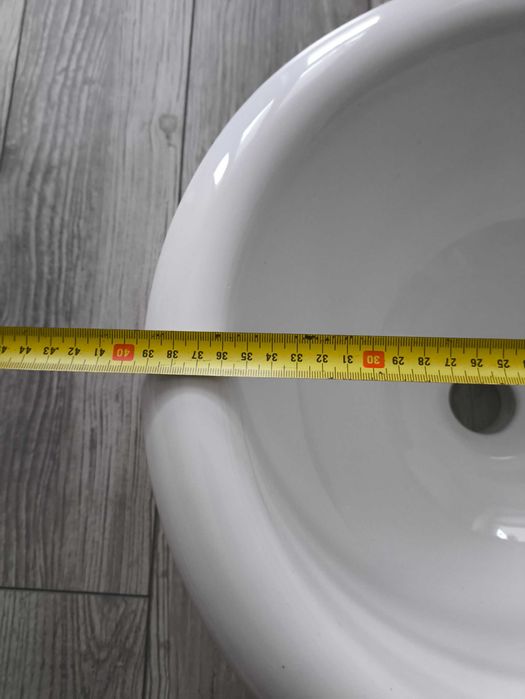 Umywalka Rea wpuszczana w blat