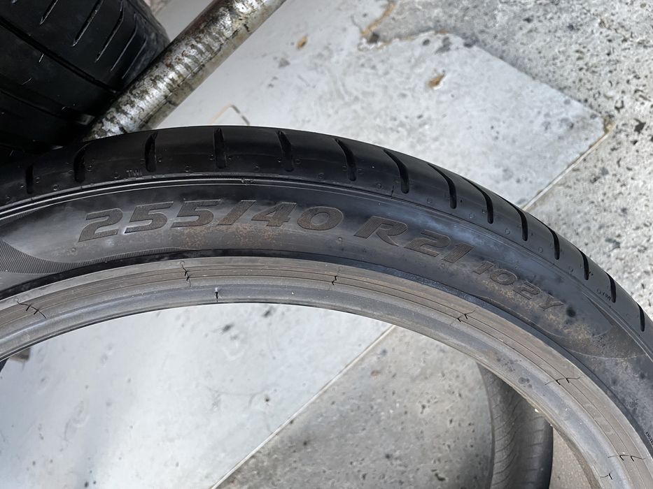 Літні шини 255/40R21 Pirelli