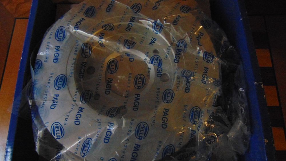 2 Discos de travão HELLA NOVO