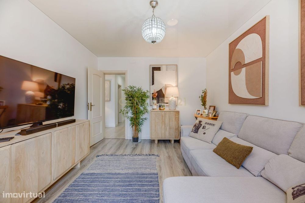 Apartamento T2 Renovado no Coração da Portela de Sintra — Sintra (Santa Maria E São Miguel, São Martinho E São Pedro De Penaferrim), Lisboa