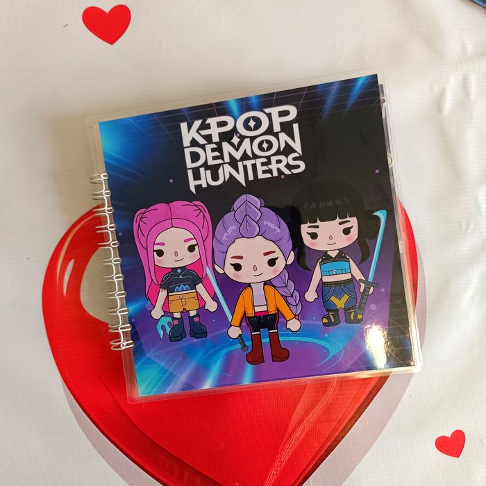 K-pop Demon Hunters Кейпоп-мисливиці на демонів на липучках
