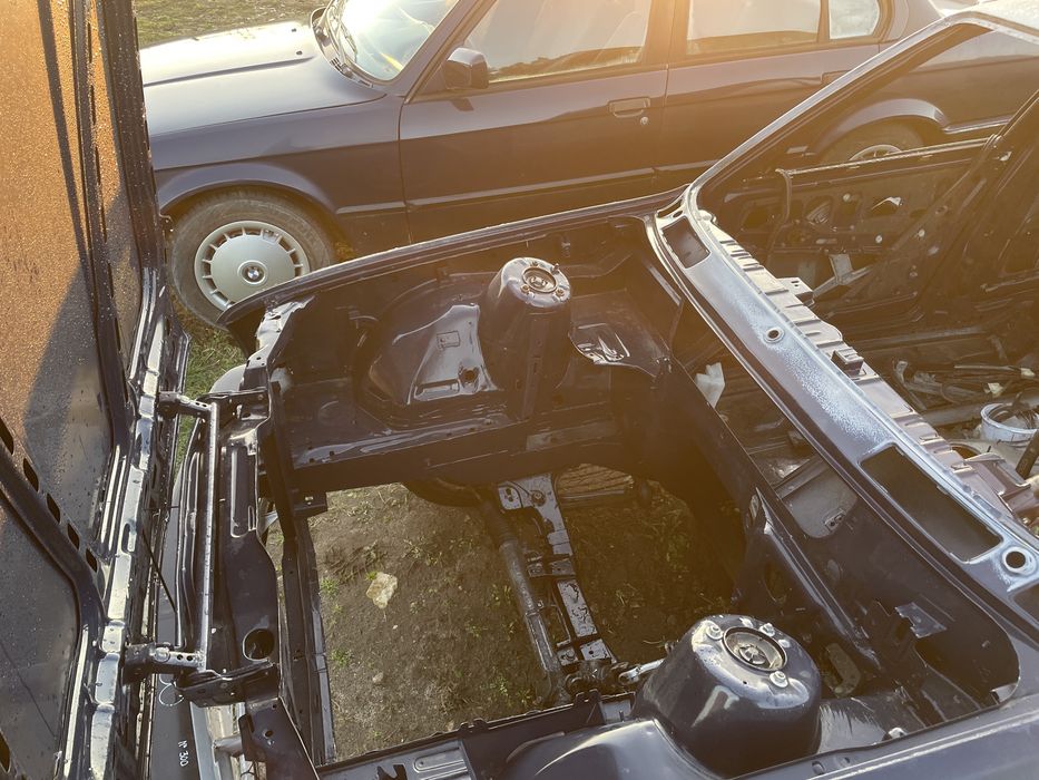 BMW 316i  e30 Po blacharce