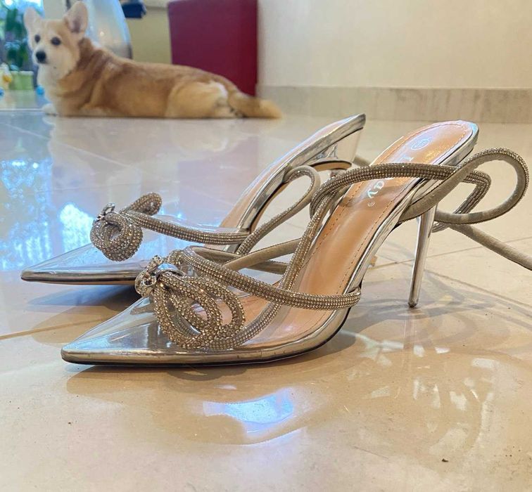 Стильні вишукані босоніжки