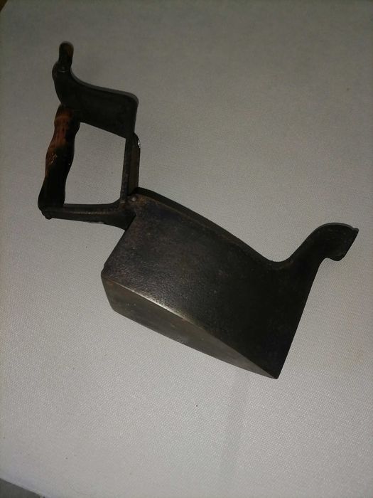 ferro antigo  muito antigo