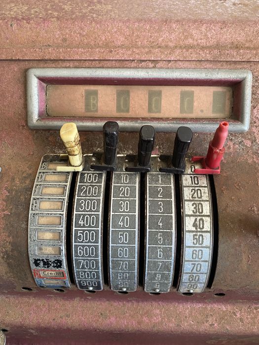 Antiga Caixa Registadora Marca ‘Tura’. Para decoração.