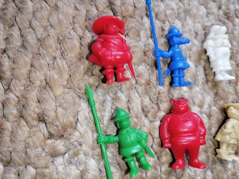 Conjunto de figuras Dartacão monocromáticos