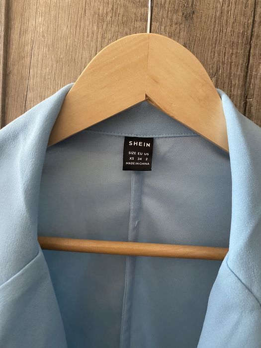 Гарний костюм: вкорочений піджак і юбка Shein