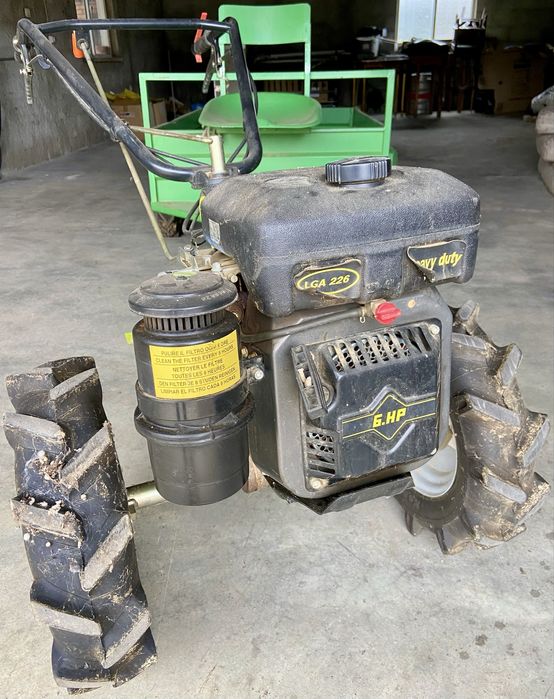 Enxada mecânica com reboque