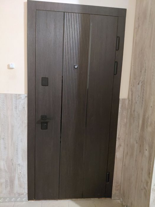 Продам вхідні двері Булат.