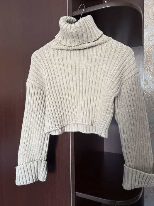 Вʼязана укорочена кофта  НОВА